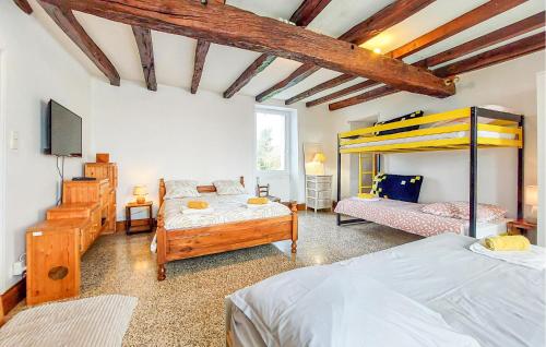 6 Bedroom Beautiful Home In Touvre in Touvre