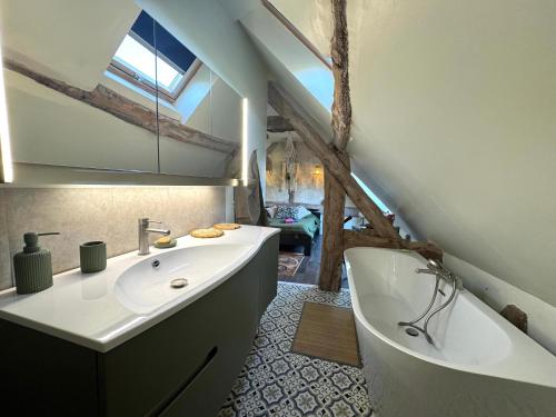 Vannituba, La Maison Labonnechose - Piscine chauffée - Calme - Jeux (La Maison Labonnechose - Piscine chauffee - Calme - Jeux) in L'Oudon