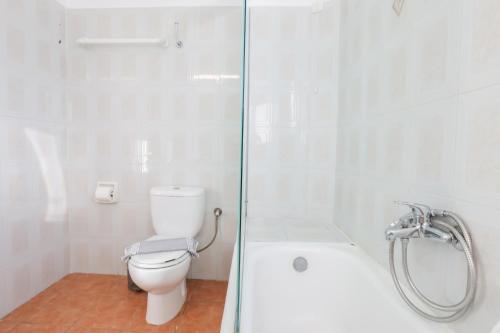 Three Stars Beach Hotel - image 13