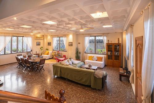 Villa Naranjos - Sauna - Jacuzzi - Gym - BBQ in Picassent
