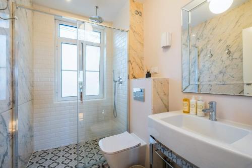 Saboia -Spacious Gorgeous Apartment - image 4