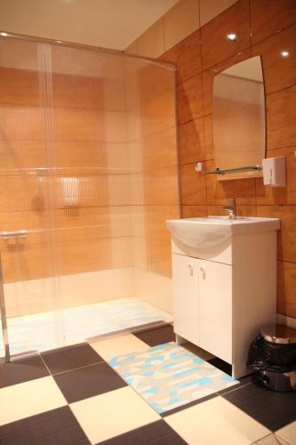 ห้องน้ำ, Karczma pod Mlynem in ดาบรูฟกา มาลา