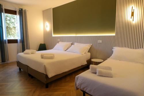 3 twin beds