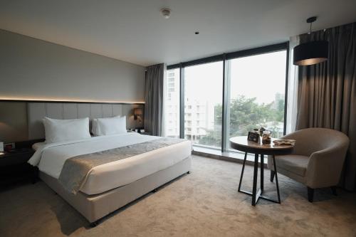 Essentia Premier Hotel Pune in Pune