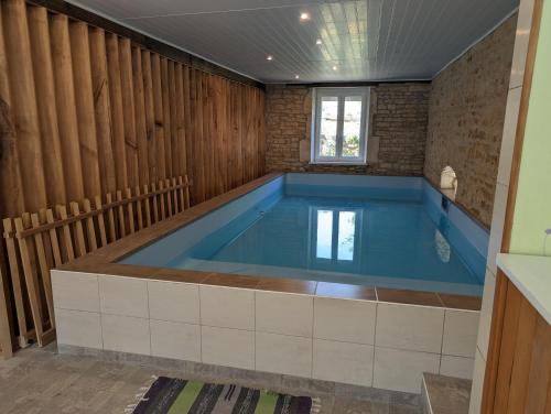 Le brillant in Ecot-la-Combe
