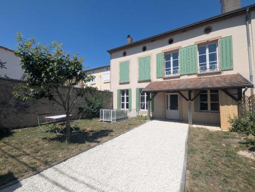 La maison d'alice in Gudmont-Villiers