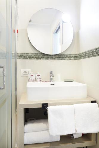 Reyes Suite - image 7