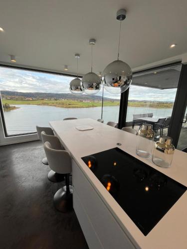 Le Nordic 2 pers - vue imprenable sur un lac dans le Haut-Jura in Grande Riviere