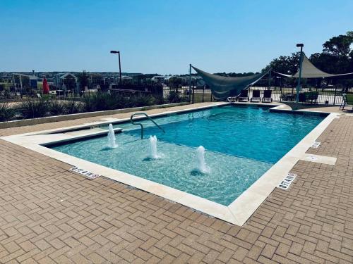 The Cozy Cloud with Pool and Hot Tub in جلينبروك