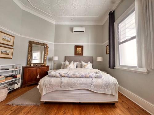 Charming Victorian Retreat - image 6