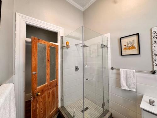 Charming Victorian Retreat - image 4