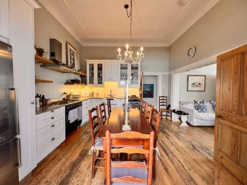 Charming Victorian Retreat - main image