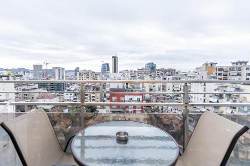 Modern 1BR Skyline City View - Central Tirana, Tirana