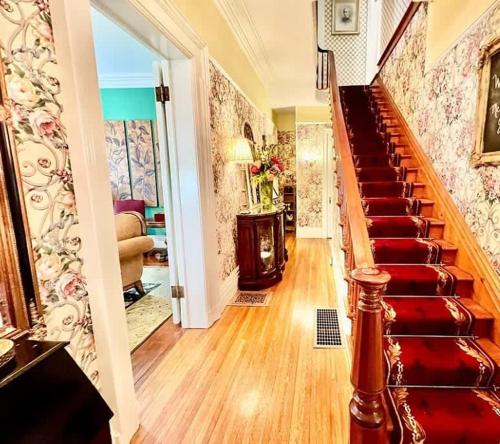 Rosewood Room - The Belvedere Inn - main image