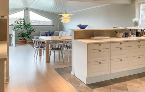 virtuve, 5 Bedroom Cozy Home In Onsala in Gottskar
