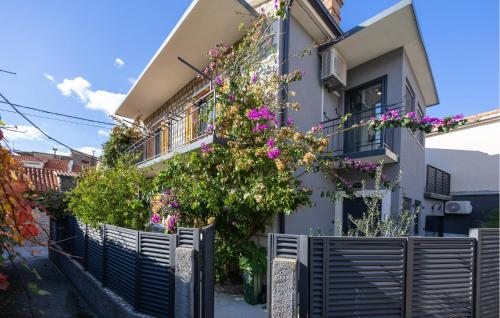 Pet Friendly Home In Kastel Stari With Wifi – khách sạn tại Kastel Stari