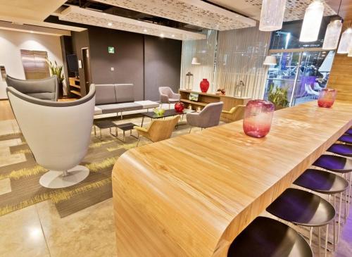 Delt lounge/TV-område, Sonesta Hotel Bucaramanga in Bucaramanga