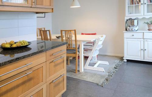 kuhinja, Cozy Home In Ystad With Sauna in Svarte