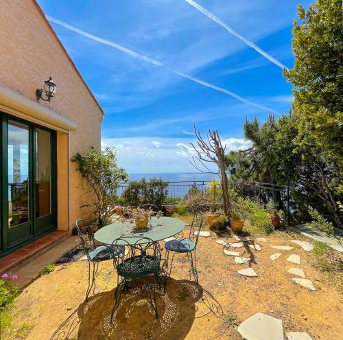 Entrance, Sea-view villa for 11 guests with a heated infinity pool in Antheor