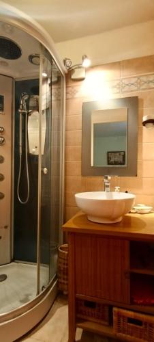 Apartment with terrace and views of the port in Frejus Plage