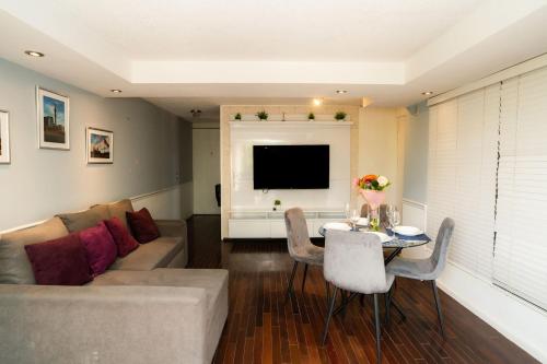 Modern 2BR by iconic Angel de la Independencia