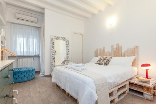 Modern one-bedroom flat near Corso Como