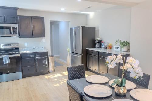 廚房, Beautiful Home Centrally Located in 華爾多斯塔