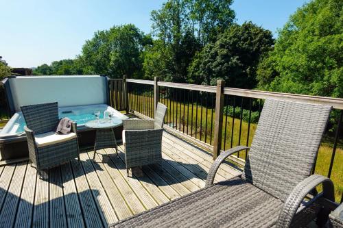 Shropshire Lodges - Romantic Luxury Hot Tub Breaks in Billingsley