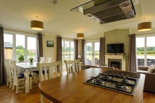Shropshire Lodges - Romantic Luxury Hot Tub Breaks in Billingsley