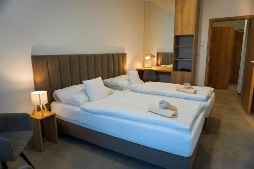 2 double beds