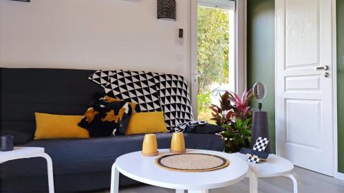 Campagne et Jacuzzi ... c'est cosy le Bumble Bee ! in Panossas