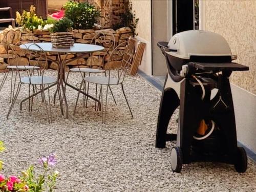 Létesítmények, Campagne et Jacuzzi ... c'est cosy le Bumble Bee ! in Panossas