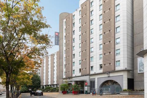 ไอบิส ปารีส ตูร์ ไอเฟล ก็องบรอน 15 (Ibis Paris Tour Eiffel Cambronne 15Eme) in ปารีส