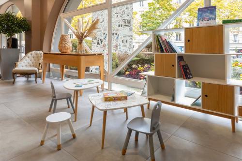 ไอบิส ปารีส ตูร์ ไอเฟล ก็องบรอน 15 (Ibis Paris Tour Eiffel Cambronne 15Eme) in ปารีส