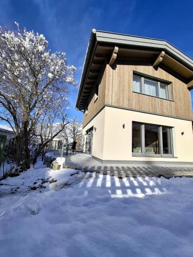 外部景觀, Cute House with terrace and garden in 格岑斯