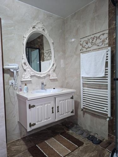 Cabana iris- dotata cu ciubar si sauna in Filioara