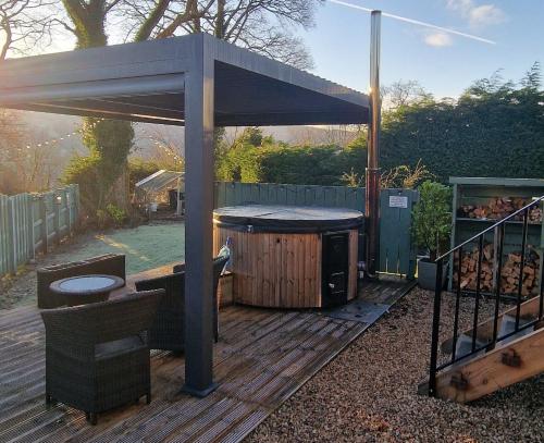 Driftwood with Hot Tub — other in tigh na tosh, corpach, Fort William United Kingdom, PH33 7JJ