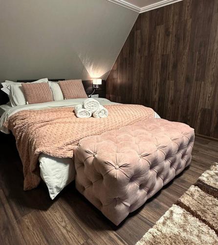 2 bedrooms, 4 beds