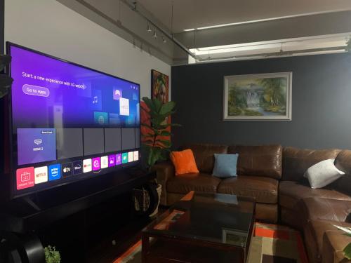 Warm & Luxury Stay at Maboneng with Kingbed HugeTV WiFi - image 2