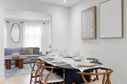 Boho Luxe 2-Floor Retreat Sleeps 6 Private Patio in Southwest