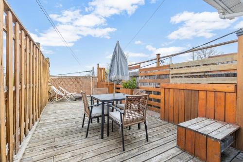 Boho Luxe 2-Floor Retreat Sleeps 6 Private Patio in Southwest