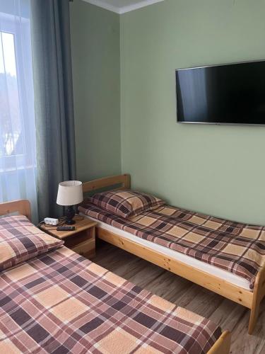 2 twin beds