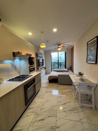 Comfortable apartment within walking distance of the coastal strip - image 4