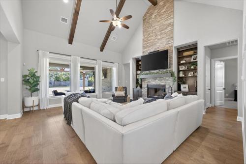 Midlothian Masterpiece with 5 Bedrooms in Midlothian (TX)