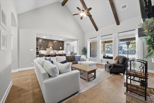 Midlothian Masterpiece with 5 Bedrooms in Midlothian (TX)
