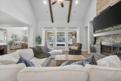 Midlothian Masterpiece with 5 Bedrooms in Midlothian (TX)