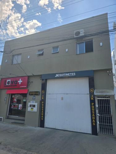 Exterior view of JK POUSADA FLAT ECONOMICO com garagem CENTRAL