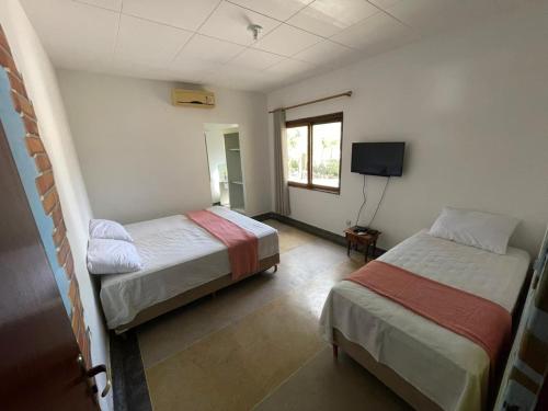 1 double bed, 1 twin bed