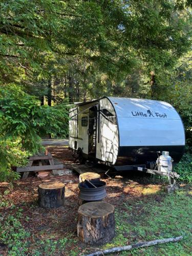 A szálláshely kívülről, Little Foot RV in Klamath (CA)