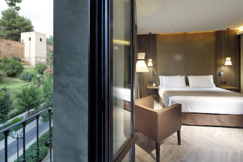 room detail thumbnail 2